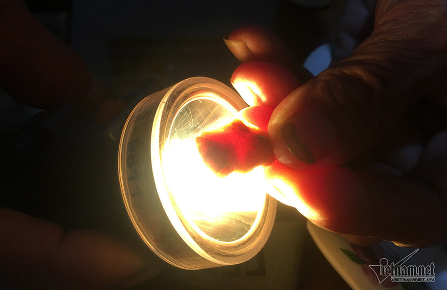 Đại gia đá đỏ đếm tiền cả ngày không hết giờ ra sao? ảnh 6 Đại gia đá đỏ đếm tiền cả ngày không hết giờ ra sao?