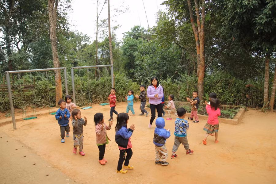 Một buổi sinh hoạt ngoài giờ của trẻ ở điểm bản vùng cao.