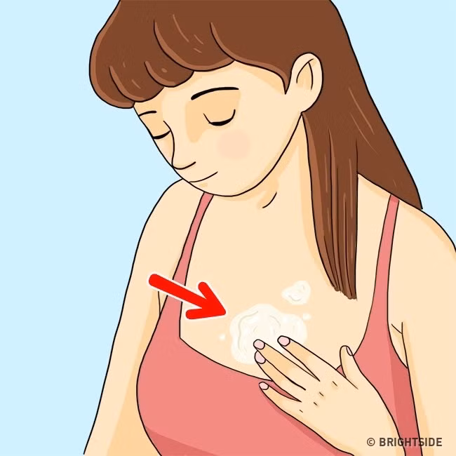 7 điều nên làm để hạn chế xuất hiện nếp nhăn sớm ảnh 7 Thoa kem dưỡng ẩm đều đặn giúp tăng cường độ đàn hồi cho da là một trong những điều cần thiết để chống lão hoá da.