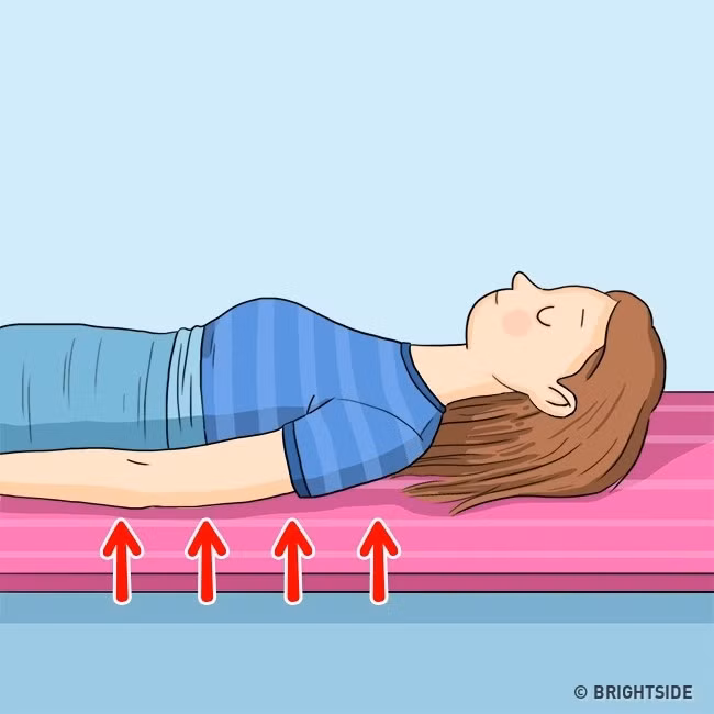 7 điều nên làm để hạn chế xuất hiện nếp nhăn sớm ảnh 5 Chọn đêm có chất liệu cứng, hạn chế sử dụng đệm có độ đàn hồi cao, sẽ tốt hơn cho xương và giảm thiểu tình trạng nếp nhăn.