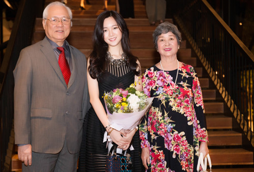 Anh Sa bên ông bà ngoại. giang-my-7-5579-1439882394.jpg