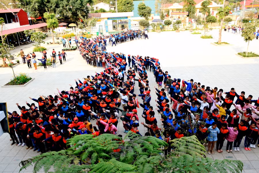 Triển khai xếp hình bản đồ Tổ quốc.