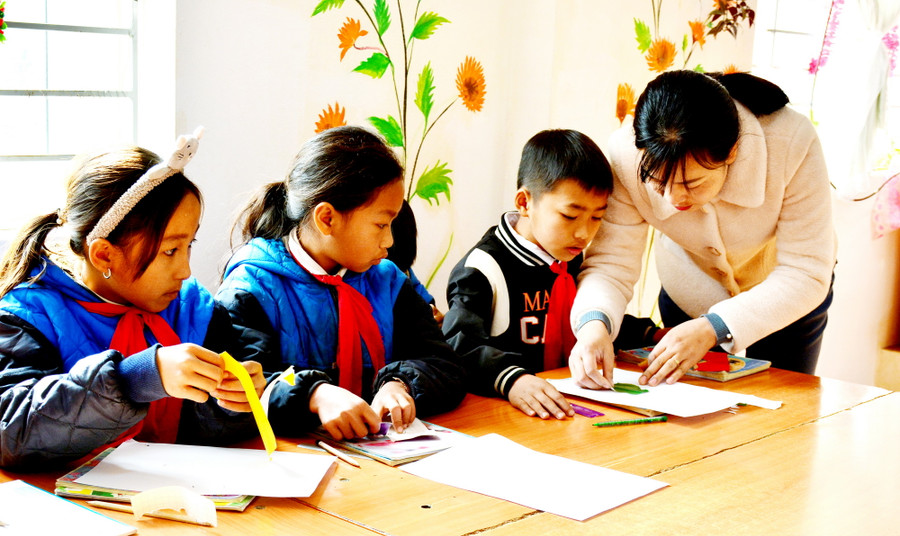 Môn Mỹ thuật luôn được các em hào hứng đón nhận. Môn Mỹ thuật luôn được các em hào hứng đón nhận.