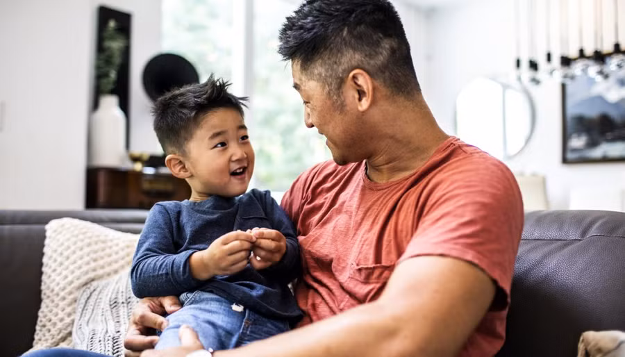 Cuộc thảo luận về những thay đổi ở tuổi dậy thì có thể bắt đầu từ 7 đến 9 tuổi. (Ảnh: ITN),