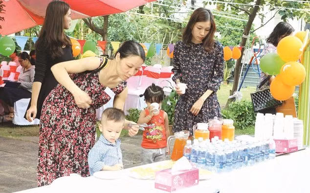 Cha mẹ có kỹ năng sống tốt sẽ giúp trẻ phát triển khoa học