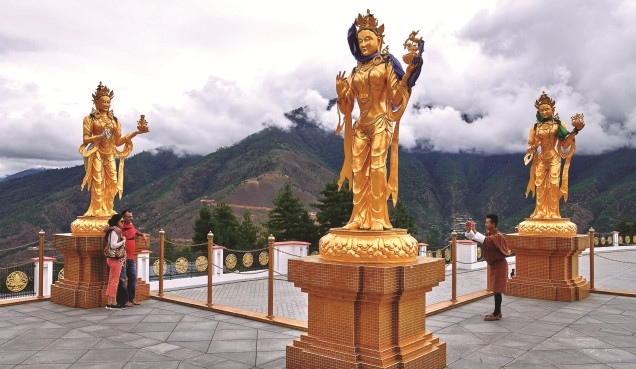 Những bức tượng vàng tại Buddha Point ở Thimphu, Bhutan Những bức tượng vàng tại Buddha Point ở Thimphu, Bhutan