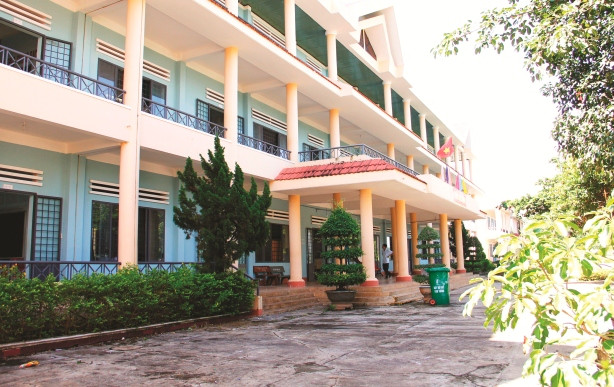 Khuôn viên Trường THPT Buôn Đôn (Đắk Lắk) được xây dựng khang trang, đón năm học mới