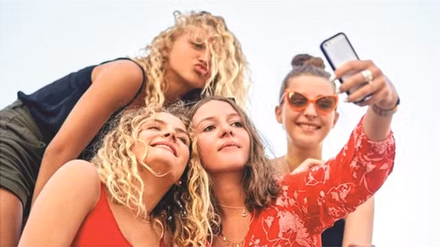 Các nhà nghiên cứu cho rằng tình bạn của phái nữ thường...không kiên định