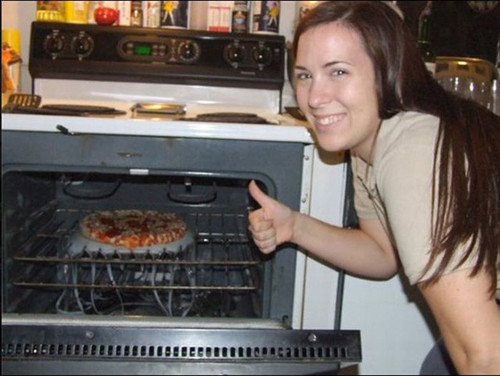 Khi chị em vào bếp.