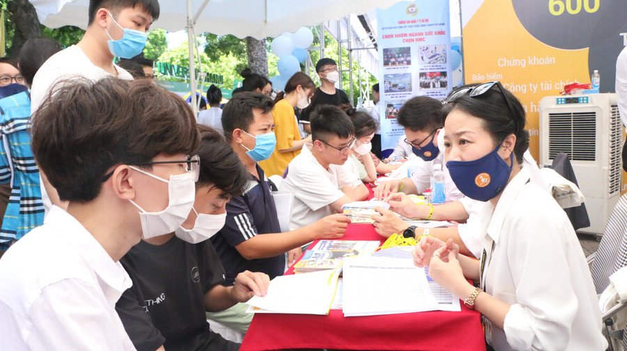 Từ nay đến 20/8, các thí sinh có quyền đổi nguyện vọng xét tuyển của mình nên cần cân nhắc thật kỹ. Từ nay đến 20/8, các thí sinh có quyền đổi nguyện vọng xét tuyển của mình nên cần cân nhắc thật kỹ.