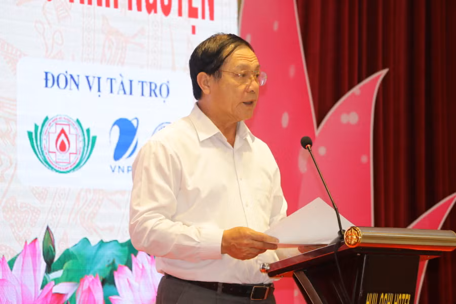 Ông Lê Minh Thông – Phó Chủ tịch UBND tỉnh Nghệ An bày tỏ lòng cảm ơn đối với nghĩa cử cao đẹp của những người hiến máu