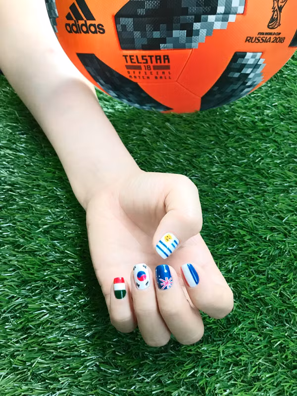 Quốc kỳ các nước là họa tiết quen thuộc mỗi mùa World Cup.