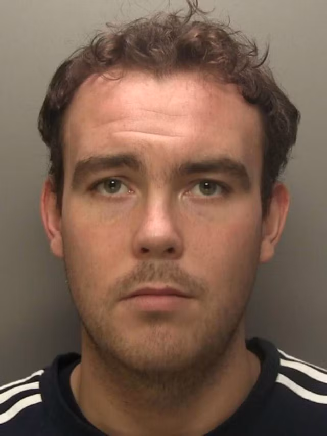 Patrick Connors có ngoại hình khá ưa nhìn