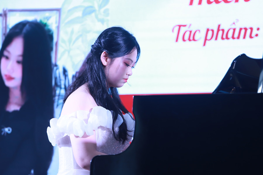 Mỗi thí sinh đều có cách riêng để thể hiện tài năng Piano của mình qua từng tác phẩm. Mỗi thí sinh đều có cách riêng để thể hiện tài năng Piano của mình qua từng tác phẩm.