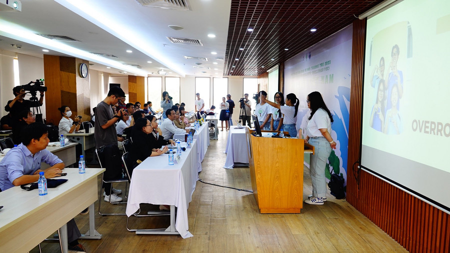 Quang cảnh buổi thi tranh tài xếp hạng tại vòng chung kết.