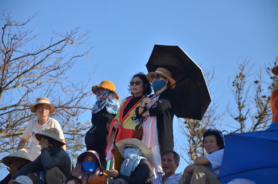 “Các tay đua đều thể hiện hình ảnh rất mạnh mẽ, với một không khí rộn rã bên bờ biển thơ mộng, đem đến cho người xem những cảm nhận đậm nét văn hóa miền biển. Qua đó, góp phần giúp các địa phương khơi dậy, tôn vinh các lễ hội dân gian và bảo tồn bản sắc văn hóa của ngư dân”, ông Thính bày tỏ.