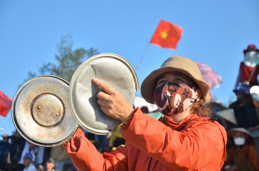 Chị Dương Thị Huyên cho biết, bà con ở đây rất vui vì năm nay có giải đua thuyền thúng, hi vọng giải này sẽ được duy trì hằng năm để tạo nên nét văn hóa riêng của vùng biển Bình Hải.