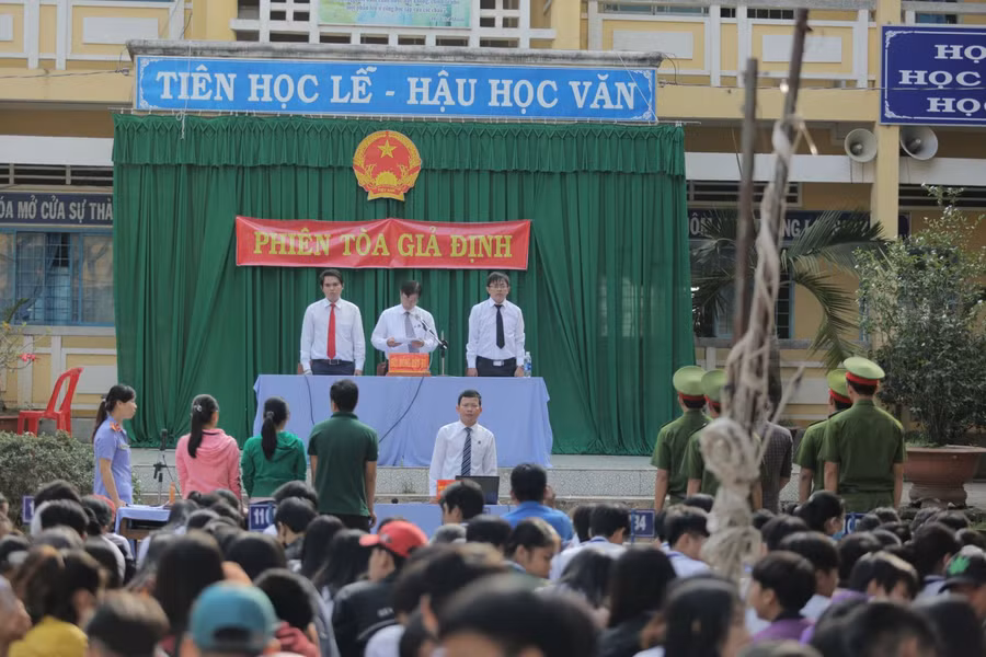 Giáo dục pháp luật qua phiên tòa giả định