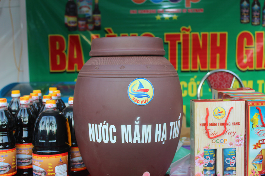 Nước mắm Hạ Thổ, một sản phẩm OCOP của Tĩnh Gia (Thanh Hóa). Ảnh: LT.
