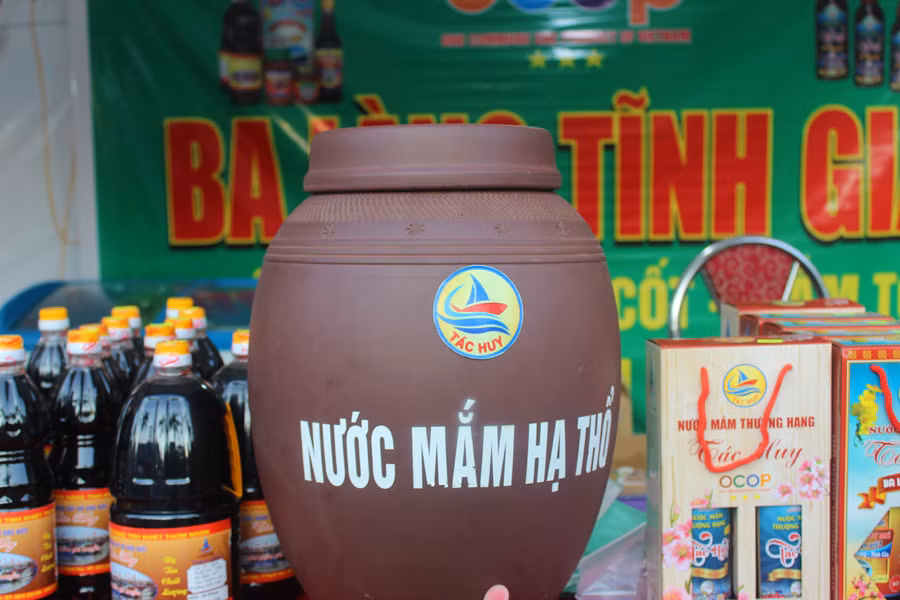 Nước mắm Hạ Thổ, một sản phẩm OCOP của Tĩnh Gia (Thanh Hóa). Ảnh: LT.