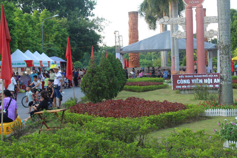 Từ ngày 30/8 đến 4/9, tại Công viên Hội An diễn ra nhiều hoạt động văn hóa văn nghệ, thể dục thể thao và liên hoan ẩm thực hấp dẫn. Ảnh: LT.