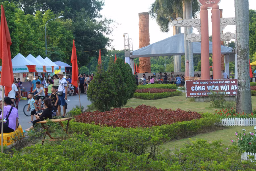 Từ ngày 30/8 đến 4/9, tại Công viên Hội An diễn ra nhiều hoạt động văn hóa văn nghệ, thể dục thể thao và liên hoan ẩm thực hấp dẫn. Ảnh: LT.