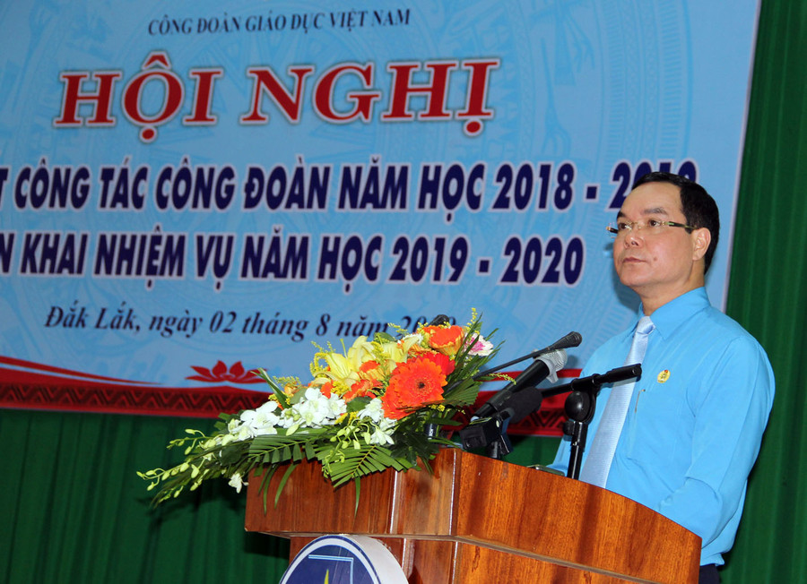 Chủ tịch Tổng liên đoàn Lao động Việt Nam Nguyễn Đình Khang phát biểu chào mừng