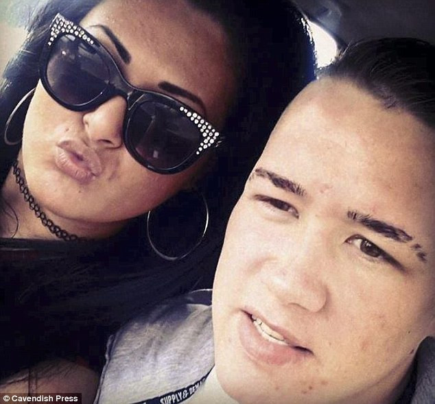 Cô gái đâm chết người yêu vì tội... nghiện Facebook ảnh 2 Cô gái đâm chết người yêu vì tội... nghiện Facebook ảnh 2