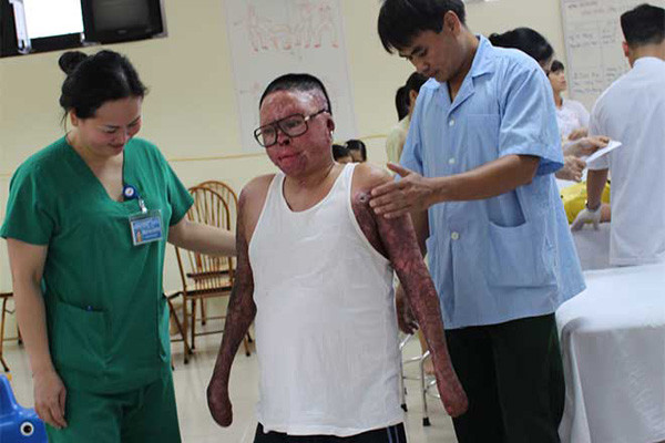 600 ngày của người duy nhất sống sót vụ máy bay Hòa Lạc ảnh 2 600-ngay-cua-nguoi-duy-nhat-song-sot-vu-may-bay-hoa-lac-1