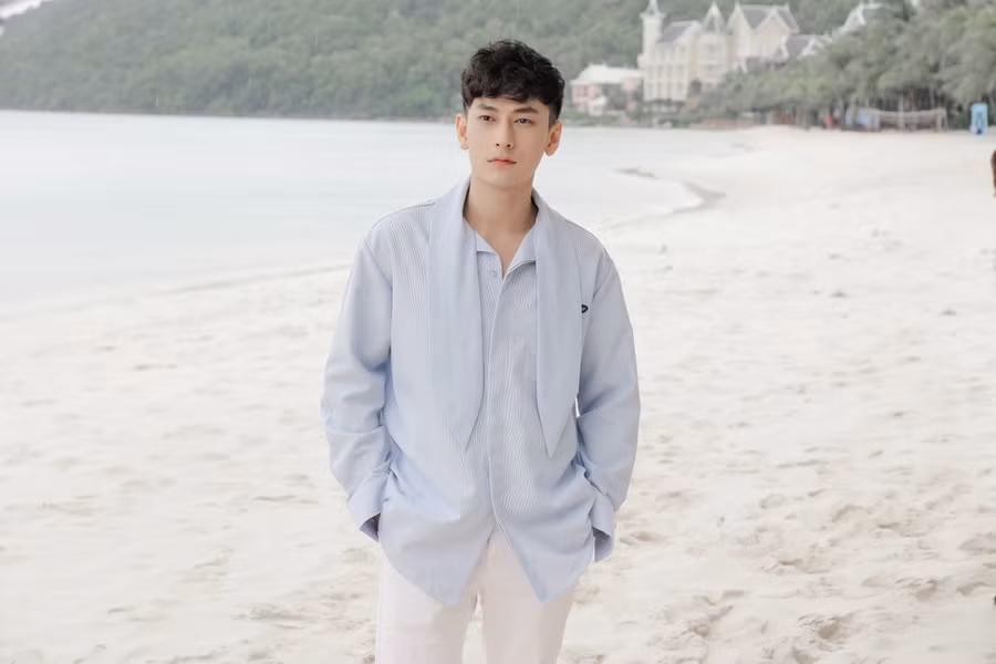 Những ca sĩ con lai có sắc vóc hút mắt nhất nhì Vpop ảnh 2