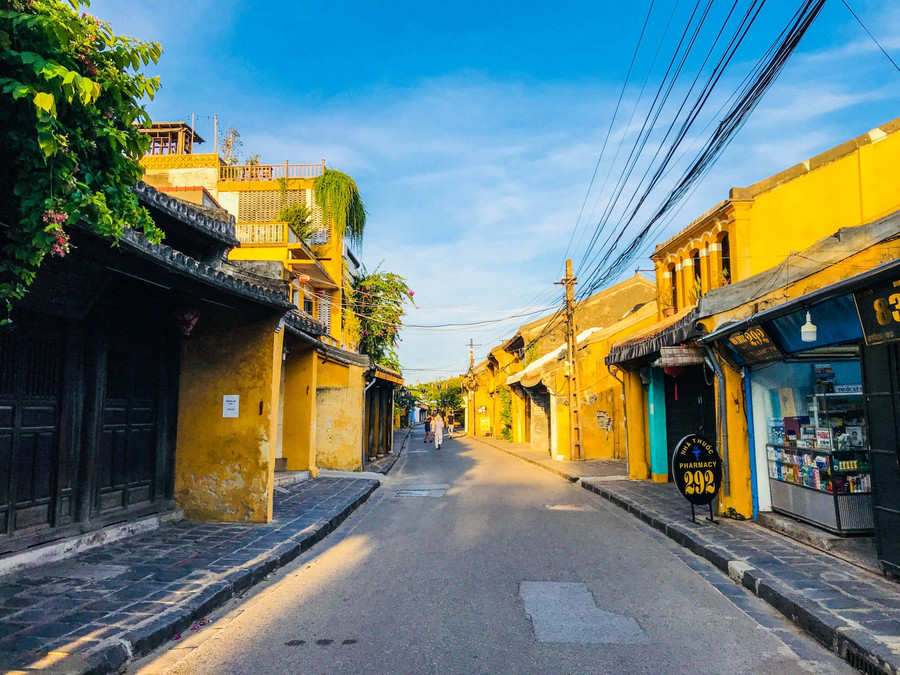 Phố cổ Hội An với những căn nhà màu vàng đặc trưng.