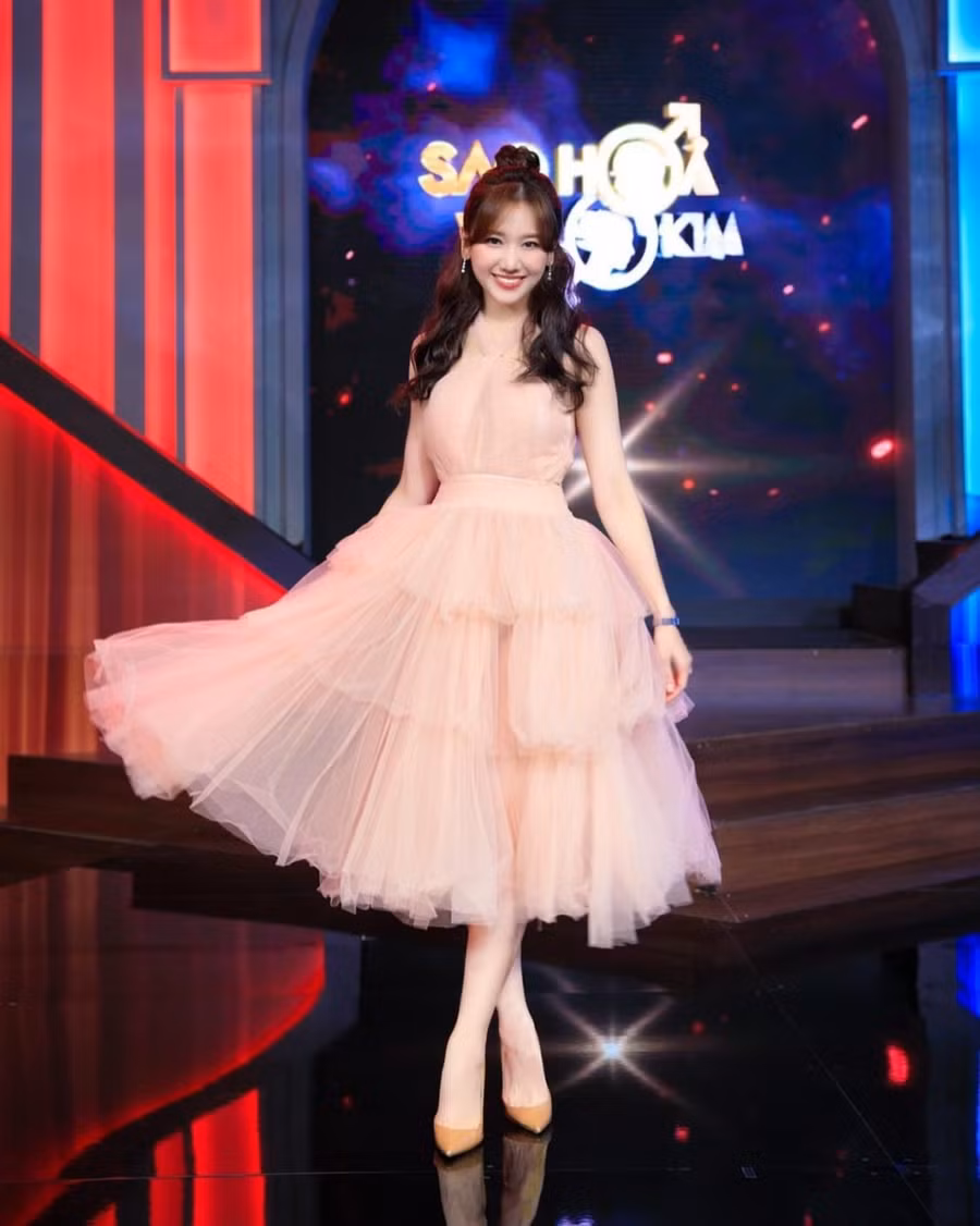 Những ca sĩ con lai có sắc vóc hút mắt nhất nhì Vpop ảnh 4