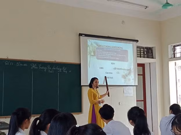 Vở kịch “Hồn trương ba, da hàng thịt” và không gian lớp học mở tại trường THPT Đồng Lộc