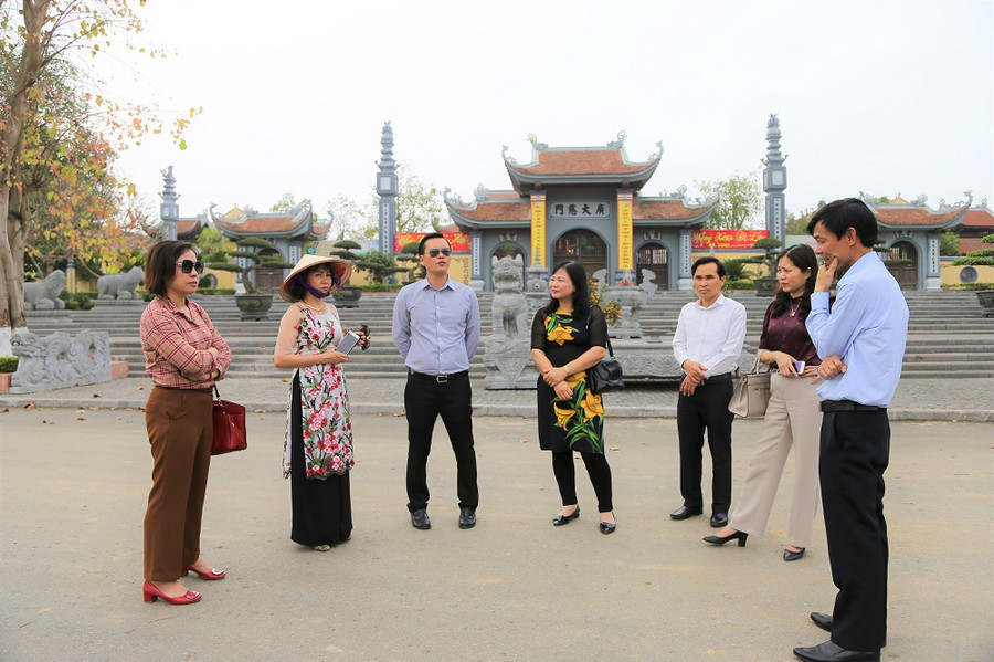 Đoàn khảo sát làm việc tại Khu sinh thái Phoenix Garden