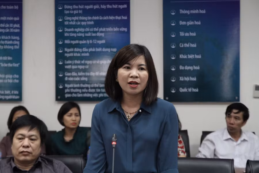 Cô Nguyễn Thị Hồng Thúy phát biểu tham luận tại Hội nghị. Ảnh: T.G