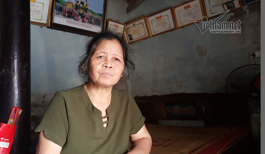 Cặp đôi đi xe sang bỏ con cho người mẹ nghèo nuôi suốt 16 năm ảnh 2