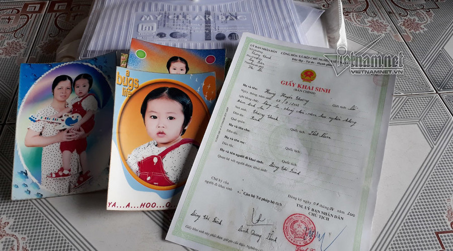 Cặp đôi đi xe sang bỏ con cho người mẹ nghèo nuôi suốt 16 năm ảnh 3