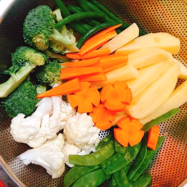 2 cách ăn rau củ luộc, cách nào cũng ngon mười phân vẹn mười - Ảnh 1.