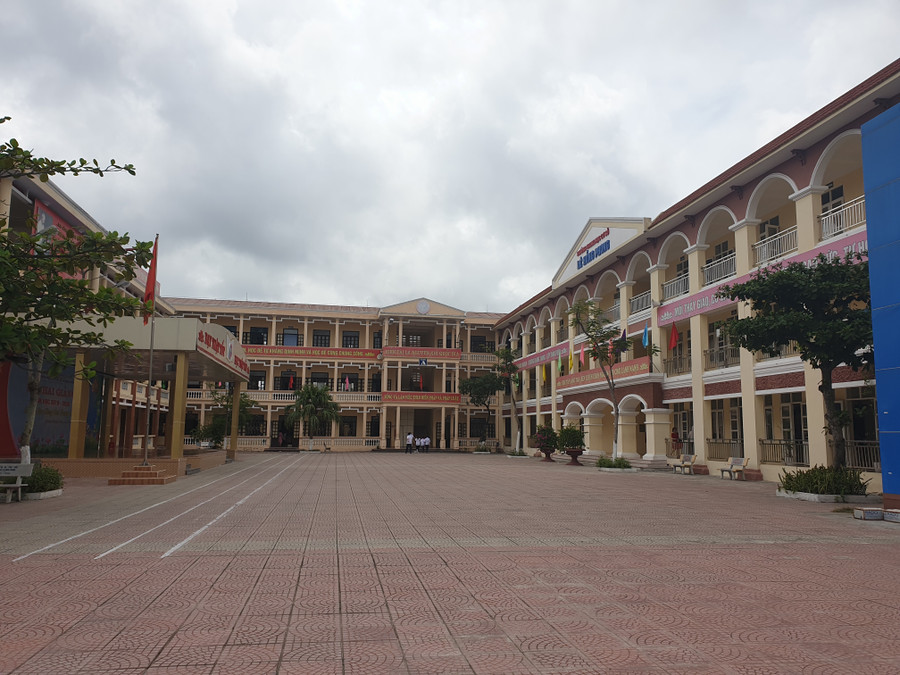 Trường THCS Lê Hồng Phong với những dãy nhà cao tầng khang trang Trường THCS Lê Hồng Phong với những dãy nhà cao tầng khang trang