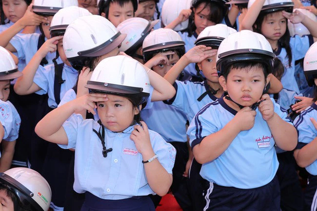 Mũ bảo hiểm cho con