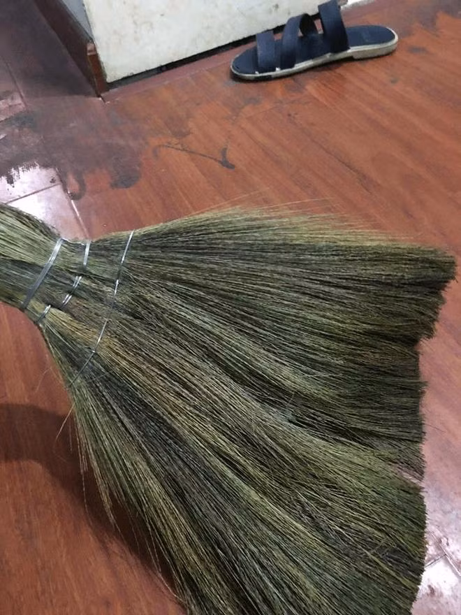 Tinh vi đến mức cất quỹ trong cây chổi quét nhà