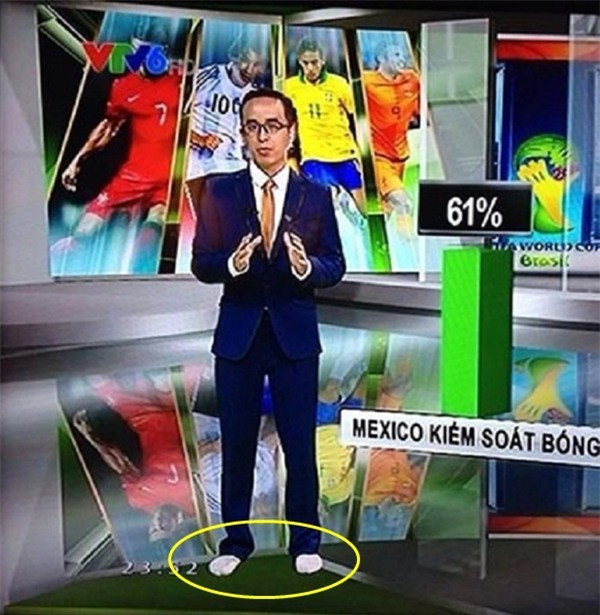 BTV Hữu Bằng gặp sự cố "khó đỡ" khi đang dẫn Bản tin thời sự 19h ảnh 1 BTV Hữu Bằng gặp sự cố