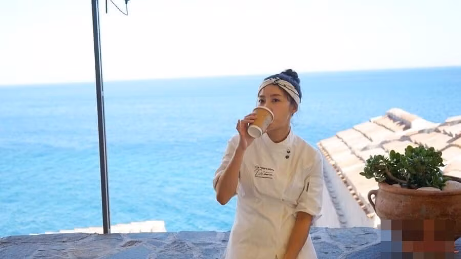 Mê mẩn khoảnh khắc chụp lén quá đỗi xinh đẹp của "Hoàng hậu Ki" Ha Ji Won ảnh 2