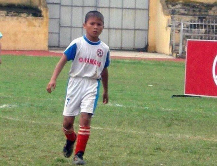 Hé lộ loạt ảnh thời ngố tàu của dàn cầu thủ Việt Nam: Ai cũng dậy thì thành công nhưng ấn tượng nhất là Hà Đức Chinh ảnh 1