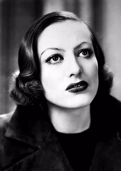 Những lời đồn thổi kỳ quái quanh cái chết của sao showbiz ảnh 1