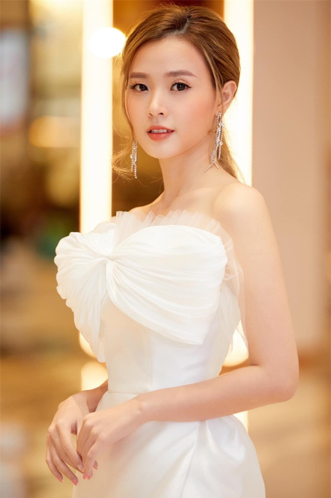 Midu từng bị cấm nghe điện thoại của bạn trai, nhịn ăn sáng mỗi ngày để dành tiền học vẽ ảnh 7 Midu từng bị cấm nghe điện thoại của bạn trai, nhịn ăn sáng mỗi ngày để dành tiền học vẽ ảnh 7