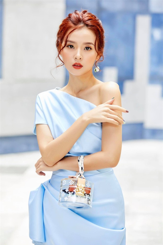 Midu từng bị cấm nghe điện thoại của bạn trai, nhịn ăn sáng mỗi ngày để dành tiền học vẽ ảnh 4 Midu từng bị cấm nghe điện thoại của bạn trai, nhịn ăn sáng mỗi ngày để dành tiền học vẽ ảnh 4
