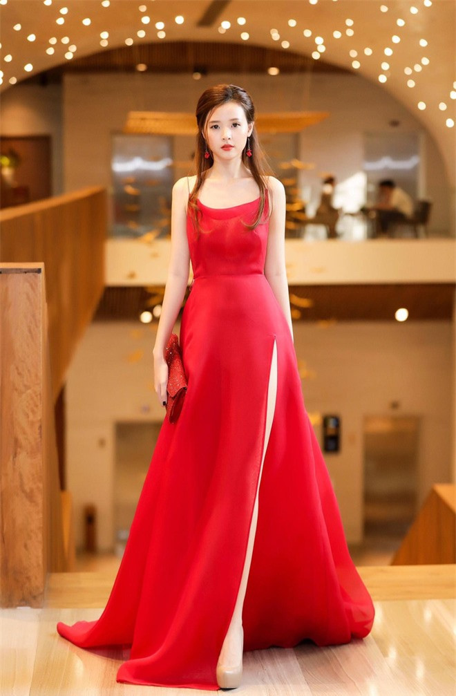 Midu từng bị cấm nghe điện thoại của bạn trai, nhịn ăn sáng mỗi ngày để dành tiền học vẽ ảnh 1 Midu từng bị cấm nghe điện thoại của bạn trai, nhịn ăn sáng mỗi ngày để dành tiền học vẽ ảnh 1
