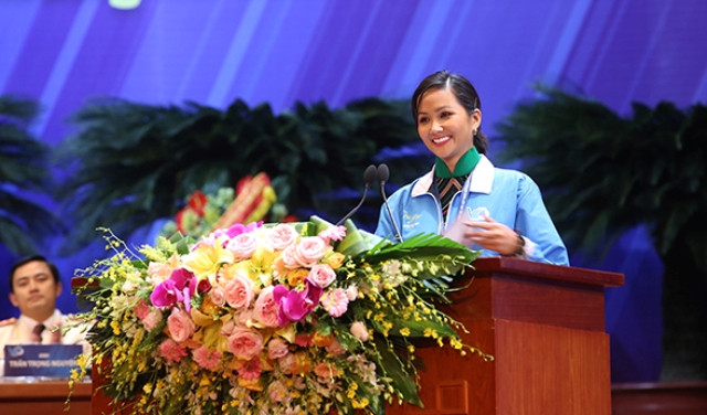 Hoa hậu H"hen Niê thay mặt 1.000 đại biểu đã đọc Thư đại hội gửi thanh niên cả nước.