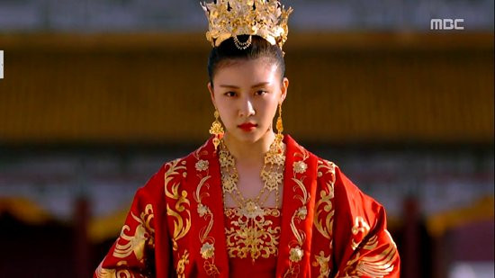 Mê mẩn khoảnh khắc chụp lén quá đỗi xinh đẹp của "Hoàng hậu Ki" Ha Ji Won ảnh 6 Mê mẩn khoảnh khắc chụp lén quá đỗi xinh đẹp của "Hoàng hậu Ki" Ha Ji Won ảnh 6